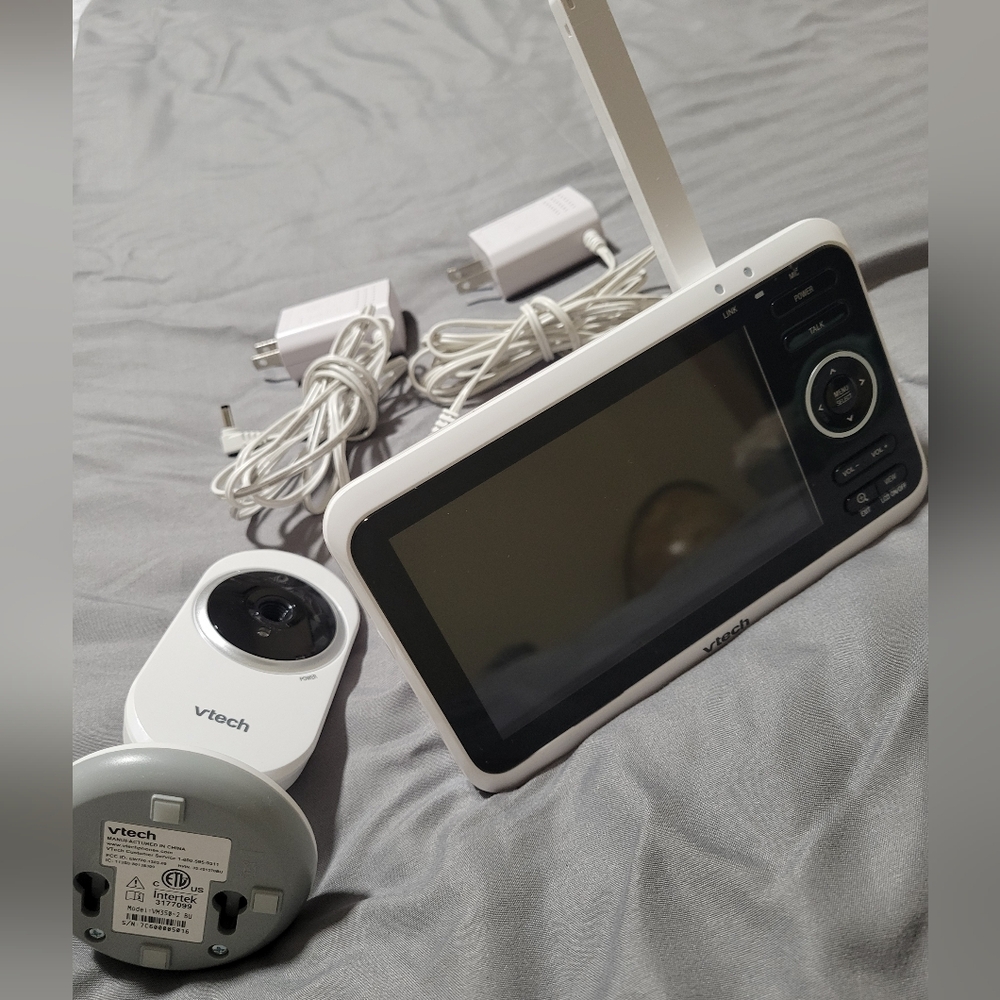 VTech VM350 Baby Monitor with Camera - White